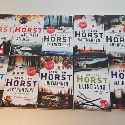 17 stk. Jørn Lier Horst bøker - både innbundet og pocket - i god stand
