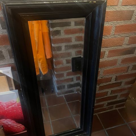 Speil med tykk ramme
