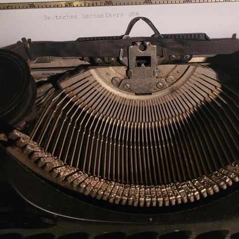 DM4 (Deutschen Mechanikers) skrivemaskin