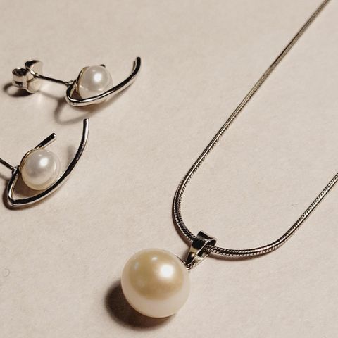 Smykkesett i sølv med perler