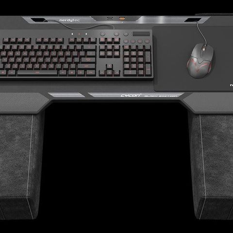 Nerdytech Couchmaster Cycon2 gamingdesk