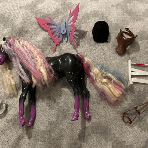 Bratz unicorn black