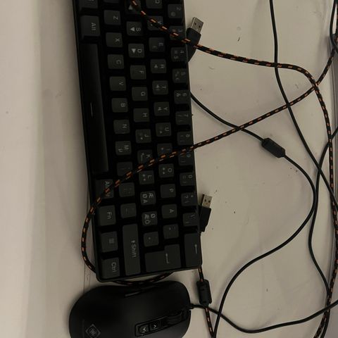 Gamingtastatur og mus