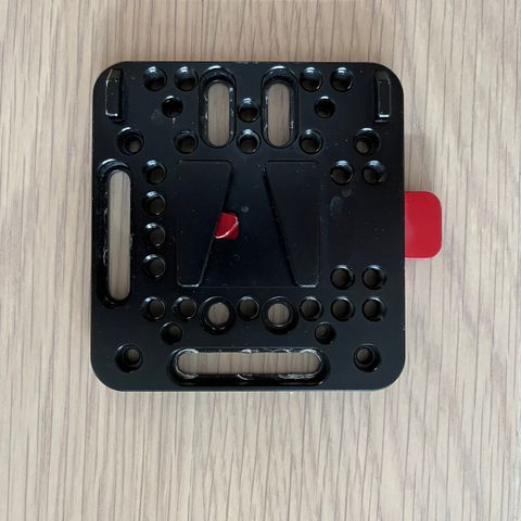 Smallrig V-mount plate