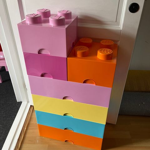 oppbevaringsbokser formet som lego