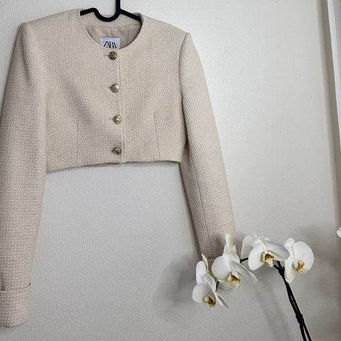 Stylish Zara Cropped Blazer in Beige (Size S) 🌟