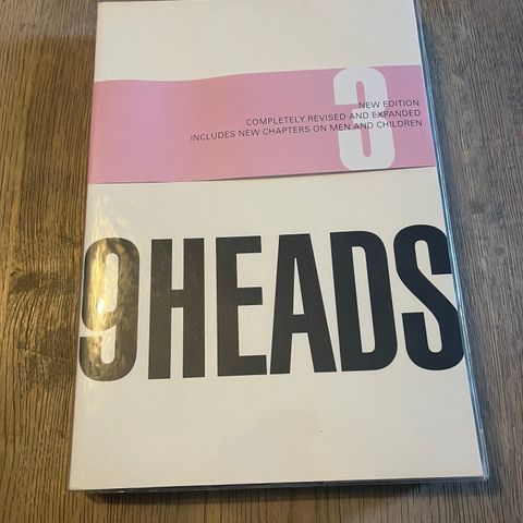 MOTE / FASHION bøker : 9 Heads: A Guide to Drawing Fashion coffee table book