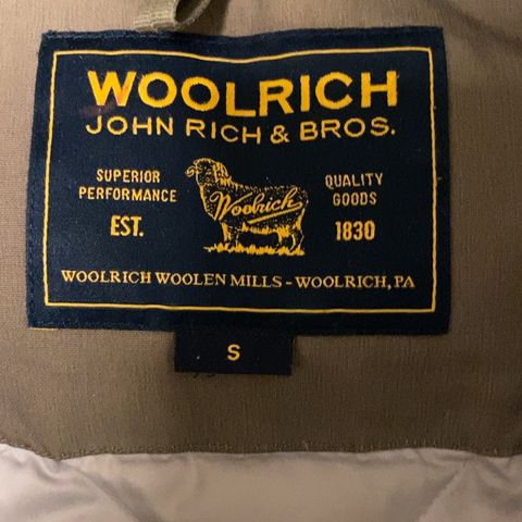 Woolrich jakke med veldig fin pels - selges billig