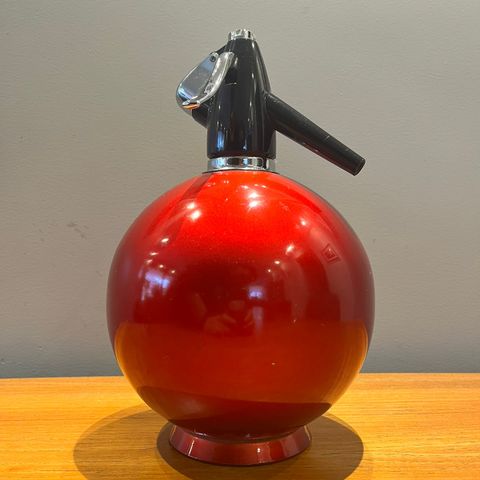 Rød vintage soda siphon fra BOC