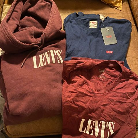 Levis - 1 stk hoodie, 1 langermet (ny)  og 1 t-skjorte