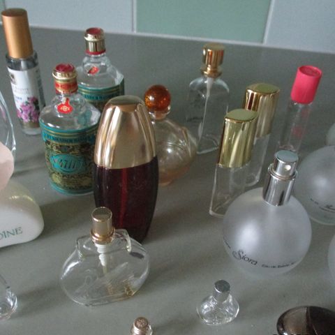 Tomme parfymeflasker