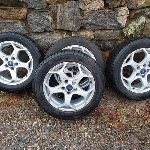 4stk.vinterdekk 205/55 R16 på Ford 5x108 felger