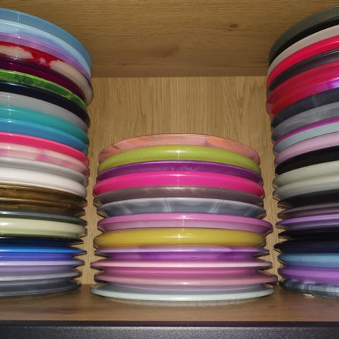 Stort utvalg av frisbeegolf disker til fastsatt pris