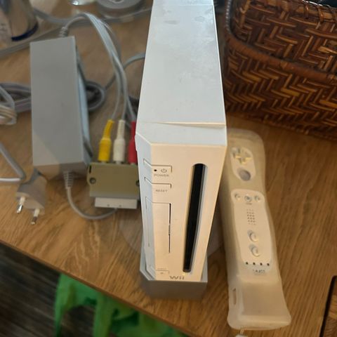 Nintendo Wii pakke med 3 spill og non chuck