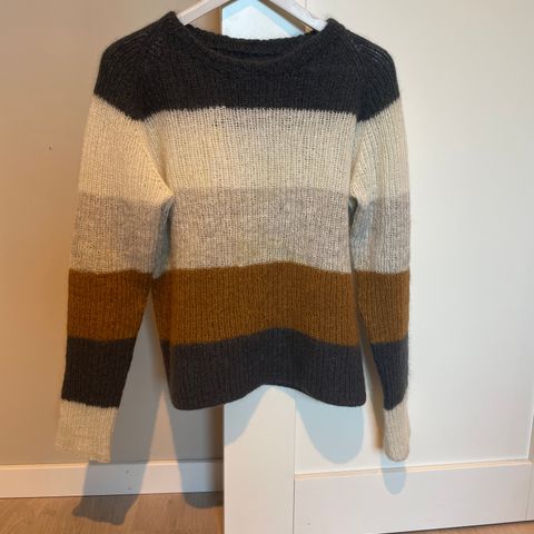 Sekvenssweater - PetiteKnit