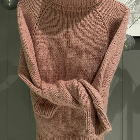 Høyhalset myk strikket genser