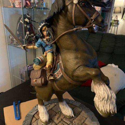 THE LEGEND OF ZELDA: BREATH OF THE WILD LINK ON HORSEBACK EXCLUSIVE STATUE F4F