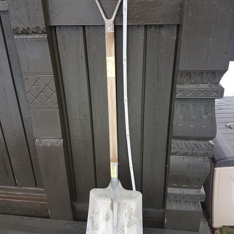 Solid spade