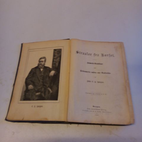 ANTIKK BOK Straaler fra korset av CH Spurgeon 1892 i J. Fredrifjons forl Bergen.