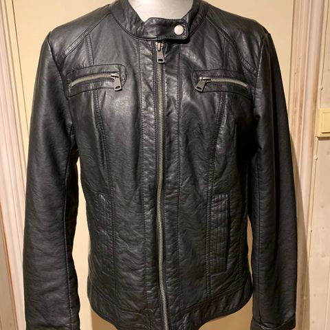 Svart, leather look like, str. 40