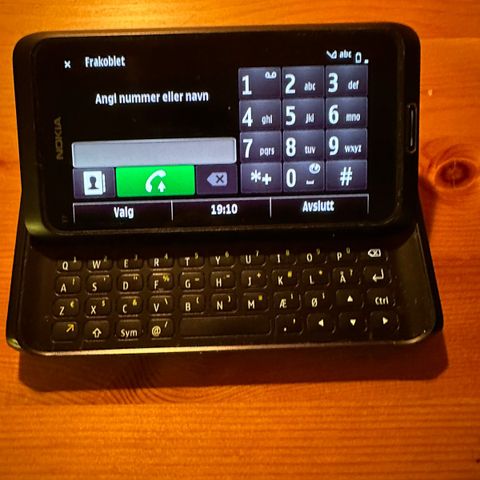 Nokia E7