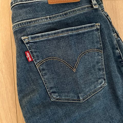 Levis 710 Super Skinny  W28 L30