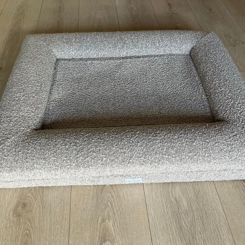 Bouclé hundeseng med memory foam- NY