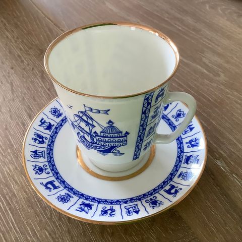 Lomonosov fabrikk kopp, med asjett, bone china