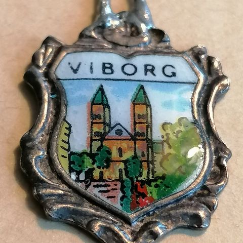 Anheng med emaljert dekor Viborg