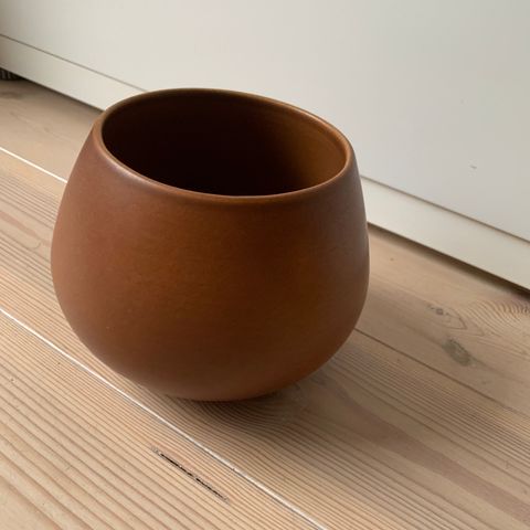 Dansk design rustfarget keramikk vase/krukke