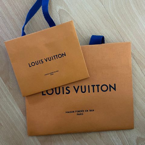 Poser fra Louis Vuitton og boks fra Mulberry