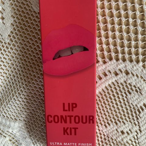 Ny Lip Contour Kit Revolution selges