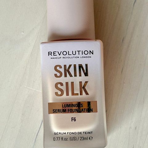 Revolution Skin Silk Luminous Serum Foundation - ubrukt