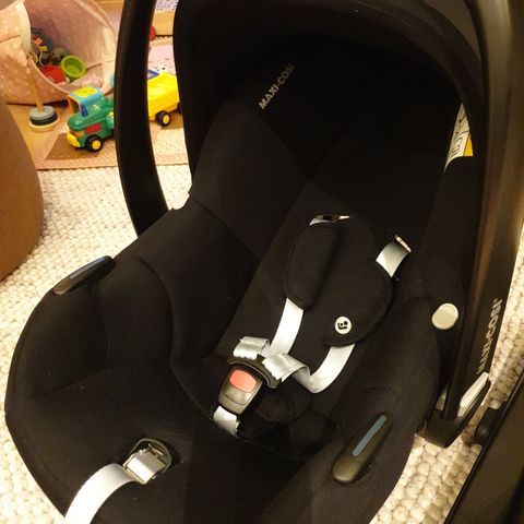 Maxi-Cosi CabrioFix I-Size med ISOFIX base