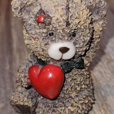 Liten søt hjerte-bamse (9cm høy)