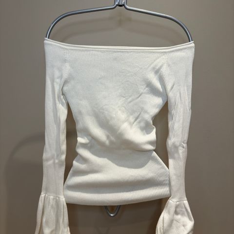 Ny off-shoulder topp fra Gina Tricot i str. S