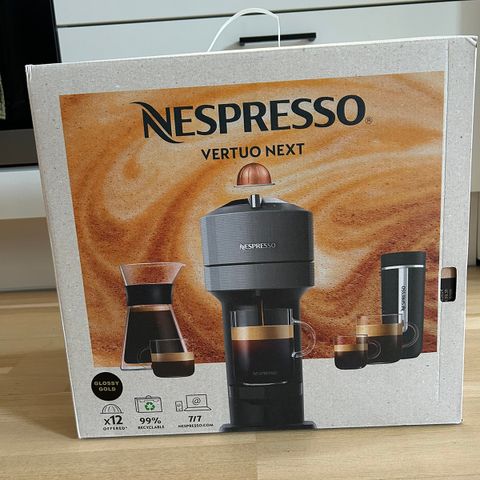 Nespresso Vertuo Next (Glossy Black Gold)