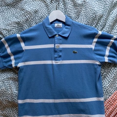 (Herre) Ferie? Lacoste Pique Str 3 ( S / M ) 999,- nypris