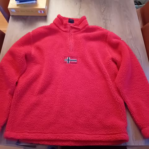 Napapijri fleece str XXL selges. Lite brukt