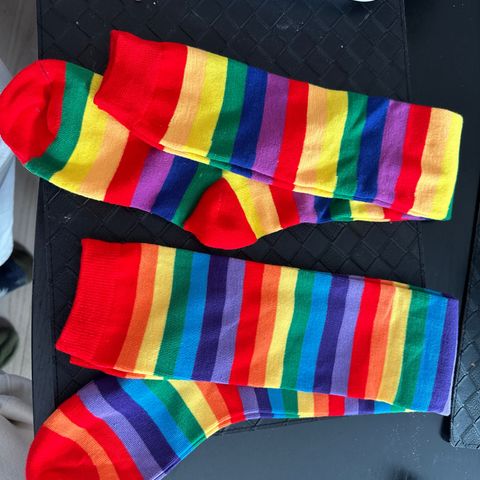 pride regnbuefargede strømper / lange sokker