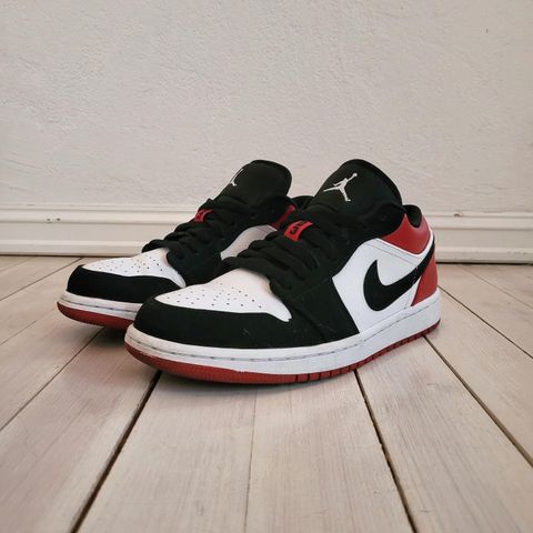 Jordan 1 Low Black Toe str. 40