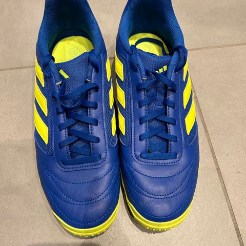 Adidas inne fotballsko / futsal str 44 2/3