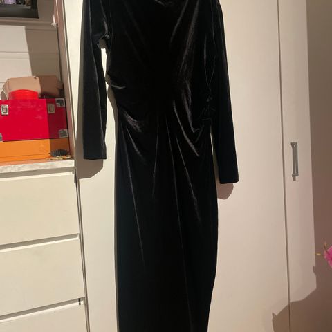 Zara; Sort maxi velvet kjole