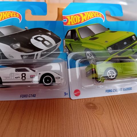 Hot Wheels Ford Escort RS 2000 + Ford GT40 combo