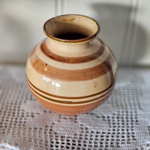 Vintage vase i keramikk