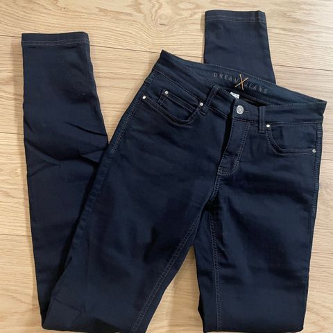 Mac Dream Jeans str. 32/34(passer 26 og 36. MAC har spesielle størrelser)