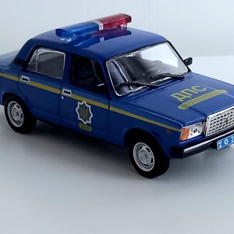 1:43 DeAgostini politibil VAZ 2107 Ukrainsk politi 1995