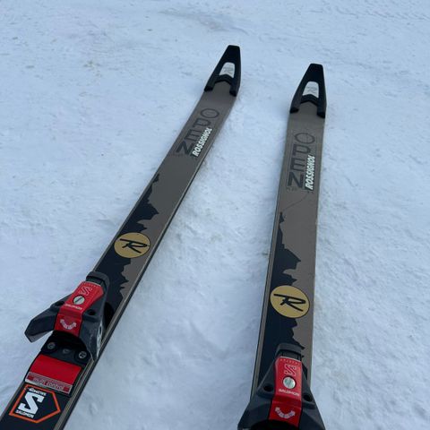 Ski Rossignol og Head alpinstøvel