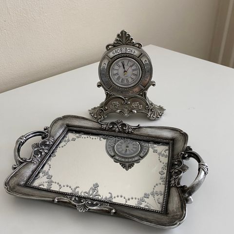 Decorative tray with clock