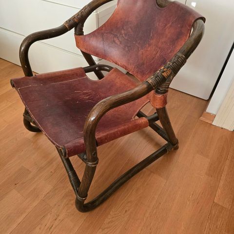 Verdifull Ikea vintage skatt. Safari stol i skinn og bambus "Espri"